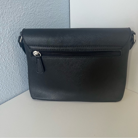 Sleek Black Crossbody Bag with Textured Finish - Picture 2 of 6